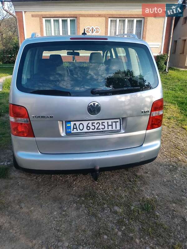 Мінівен Volkswagen Touran 2006 в Тячеві