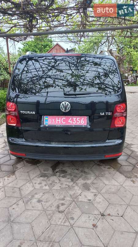 Минивэн Volkswagen Touran 2010 в Ахтырке