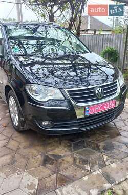 Минивэн Volkswagen Touran 2010 в Ахтырке