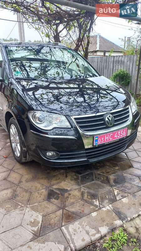 Мінівен Volkswagen Touran 2010 в 