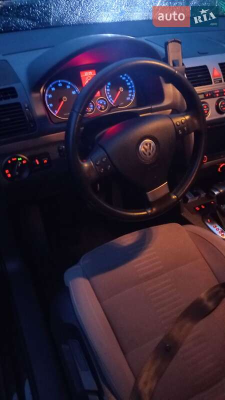 Минивэн Volkswagen Touran 2010 в Ахтырке