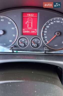 Мінівен Volkswagen Touran 2010 в 