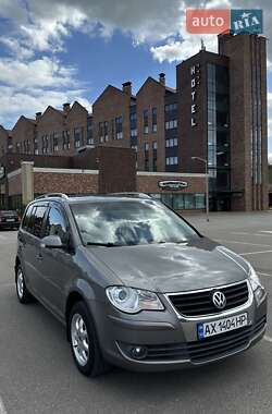 Мінівен Volkswagen Touran 2008 в Києві