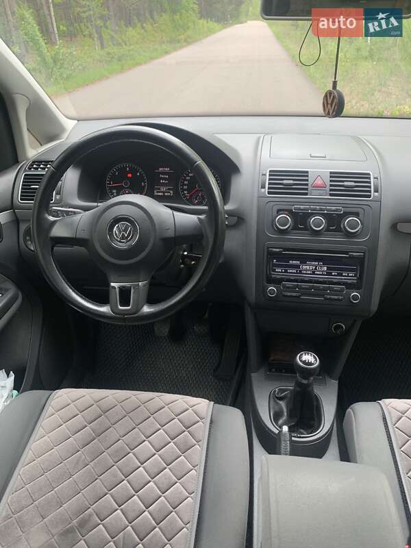 Мінівен Volkswagen Touran 2011 в Зарічному
