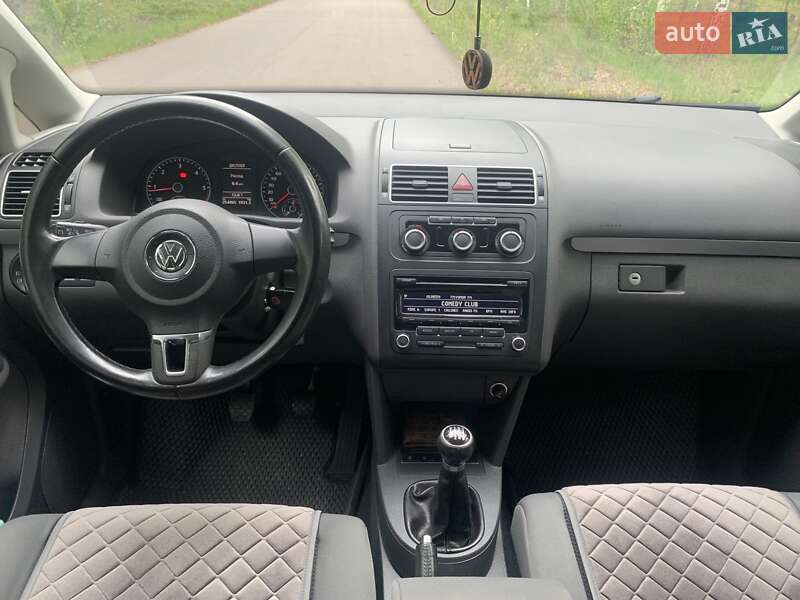 Мінівен Volkswagen Touran 2011 в Зарічному