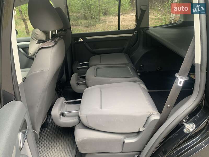 Мінівен Volkswagen Touran 2011 в Зарічному