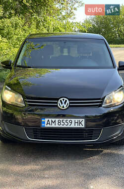 Мінівен Volkswagen Touran 2014 в 