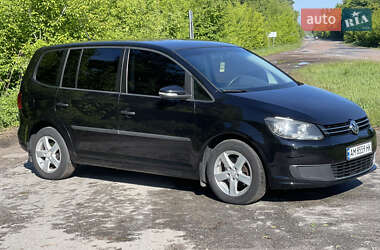 Мінівен Volkswagen Touran 2014 в 