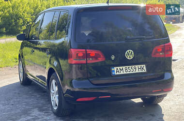 Мінівен Volkswagen Touran 2014 в 