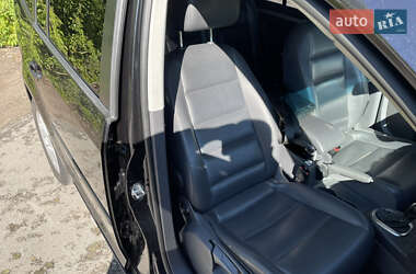 Мінівен Volkswagen Touran 2014 в 