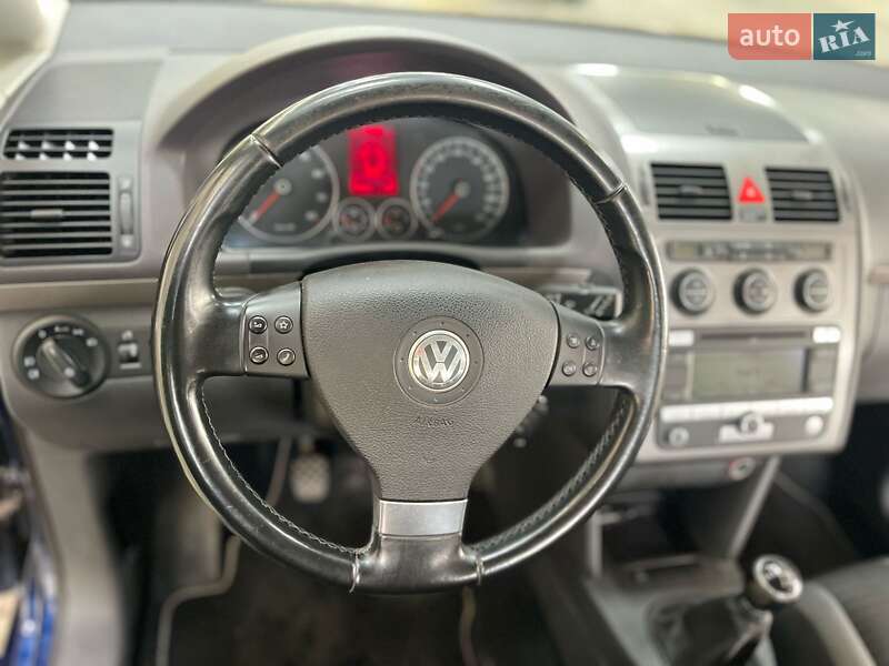 Мінівен Volkswagen Touran 2008 в Луцьку