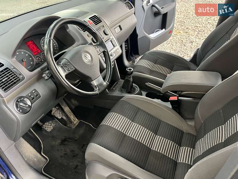 Мінівен Volkswagen Touran 2008 в Луцьку