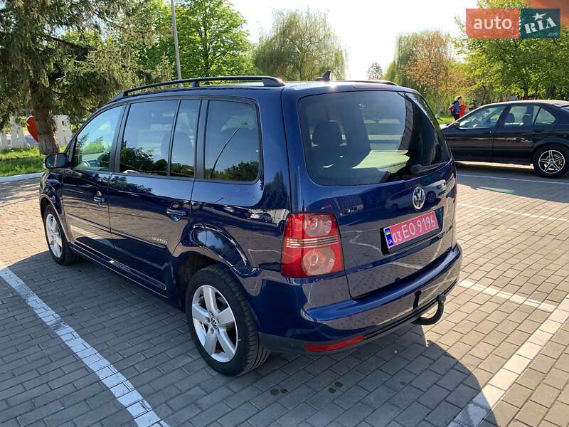 Мінівен Volkswagen Touran 2008 в Луцьку