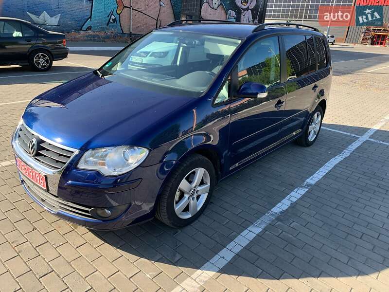 Мінівен Volkswagen Touran 2008 в Луцьку