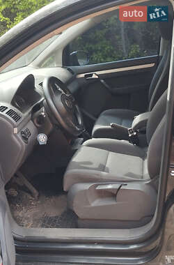 Мінівен Volkswagen Touran 2013 в 