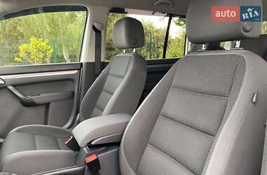 Мінівен Volkswagen Touran 2013 в 