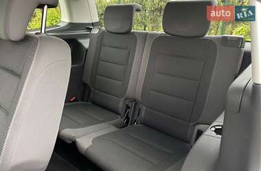 Мінівен Volkswagen Touran 2013 в 