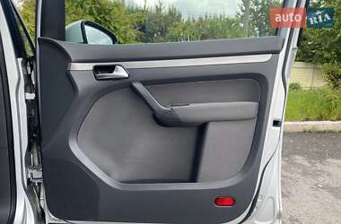 Мінівен Volkswagen Touran 2013 в 