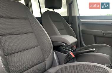 Мінівен Volkswagen Touran 2013 в 