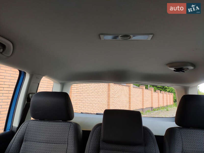 Минивэн Volkswagen Touran 2005 в Красилове