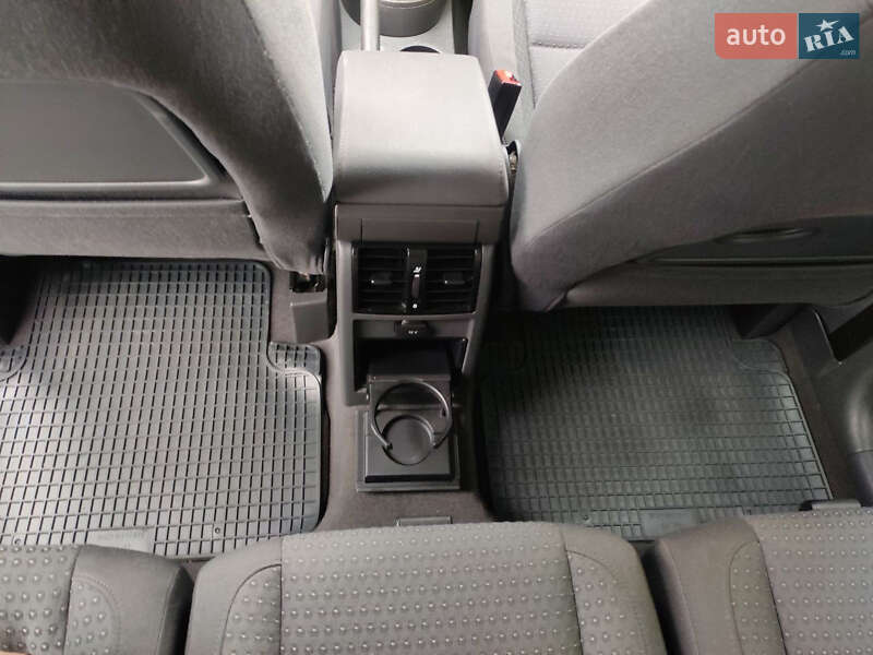 Минивэн Volkswagen Touran 2005 в Красилове