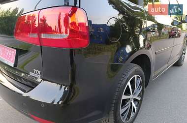 Мінівен Volkswagen Touran 2013 в 