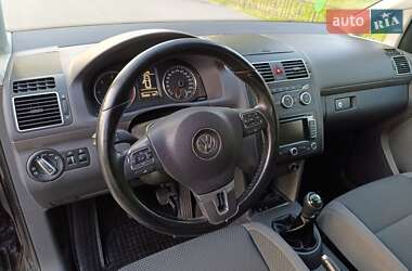 Мінівен Volkswagen Touran 2013 в 