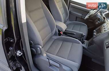 Мінівен Volkswagen Touran 2013 в 