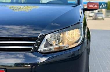 Мінівен Volkswagen Touran 2012 в 