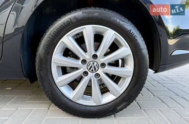 Мінівен Volkswagen Touran 2012 в 