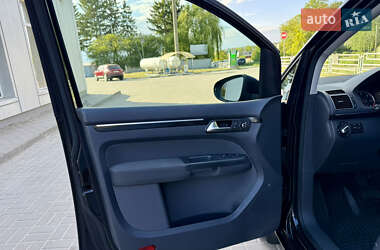 Мінівен Volkswagen Touran 2012 в 