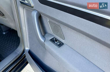 Мінівен Volkswagen Touran 2012 в 