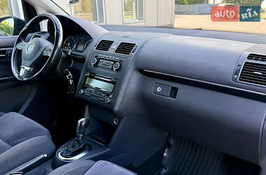 Мінівен Volkswagen Touran 2012 в 