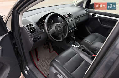 Мінівен Volkswagen Touran 2015 в 