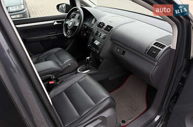 Мінівен Volkswagen Touran 2015 в 