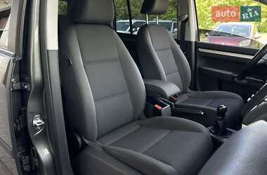 Мінівен Volkswagen Touran 2012 в 