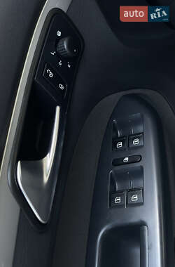 Мінівен Volkswagen Touran 2012 в 