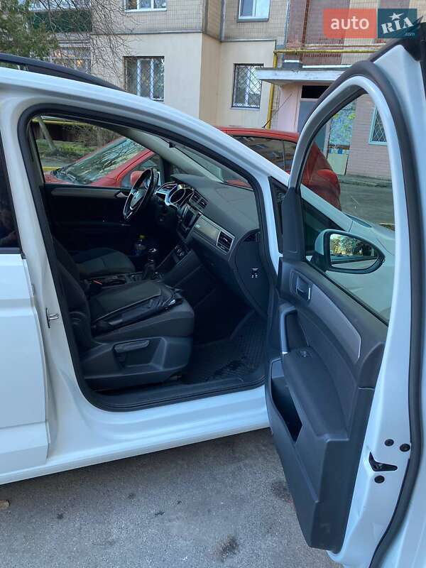 Мікровен Volkswagen Touran 2016 в Києві