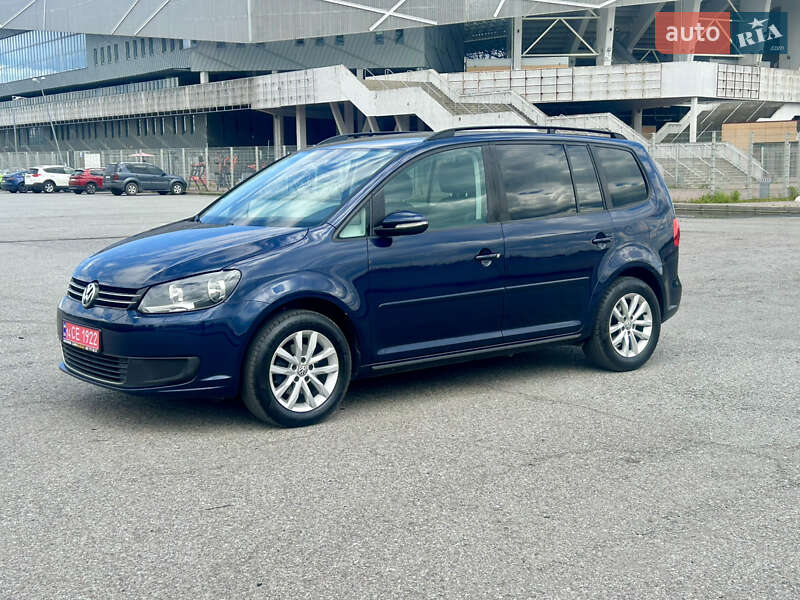 Мінівен Volkswagen Touran 2014 в 