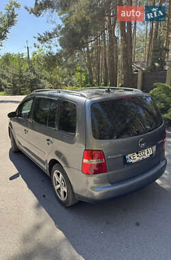 Минивэн Volkswagen Touran 2006 в 