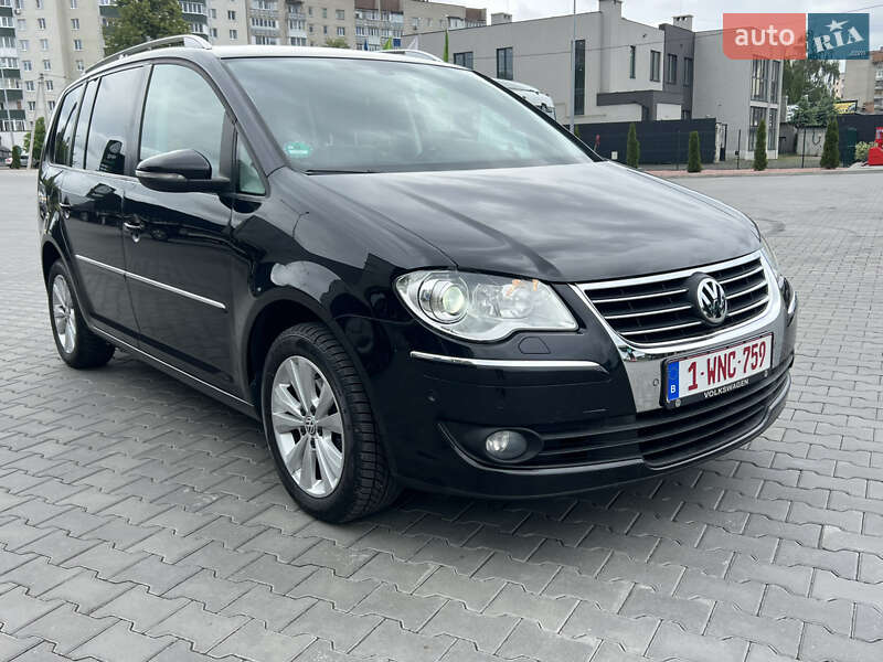 Мінівен Volkswagen Touran 2010 в Луцьку