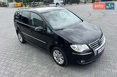 Минивэн Volkswagen Touran 2010 в 