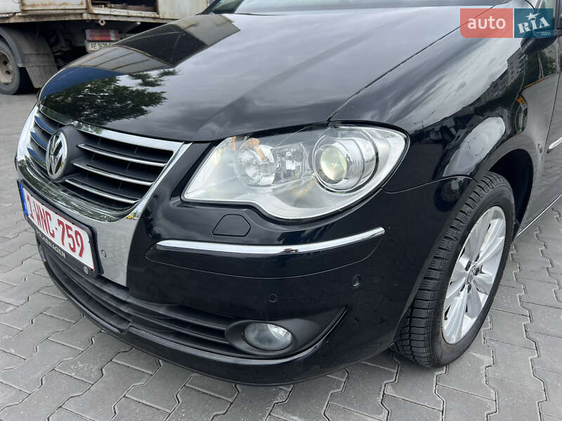 Мінівен Volkswagen Touran 2010 в Луцьку