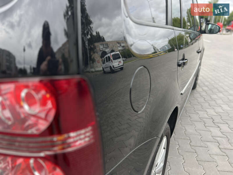 Мінівен Volkswagen Touran 2010 в Луцьку