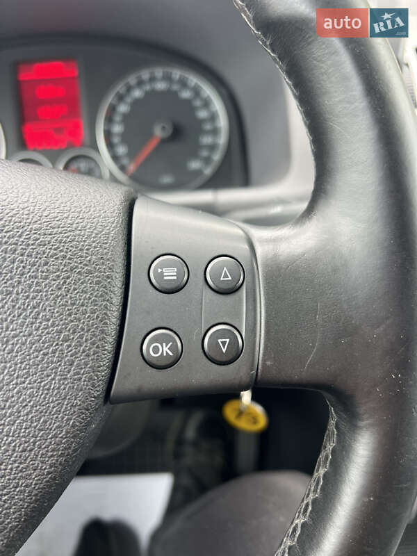 Мінівен Volkswagen Touran 2010 в Луцьку