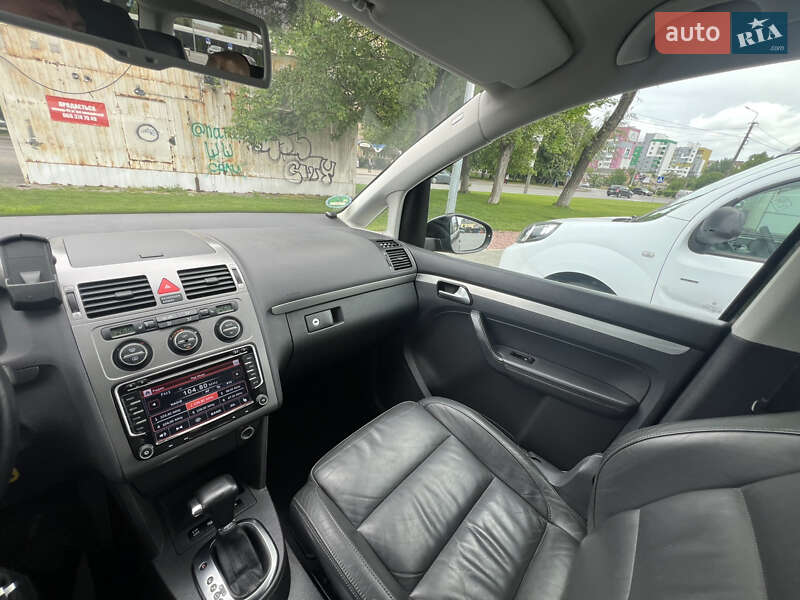 Мінівен Volkswagen Touran 2010 в Луцьку