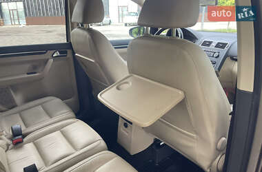 Минивэн Volkswagen Touran 2012 в 