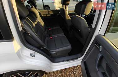 Мінівен Volkswagen Touran 2013 в 