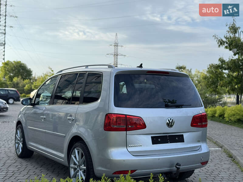 Мінівен Volkswagen Touran 2010 в Івано-Франківську