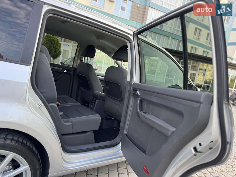 Мінівен Volkswagen Touran 2010 в Івано-Франківську